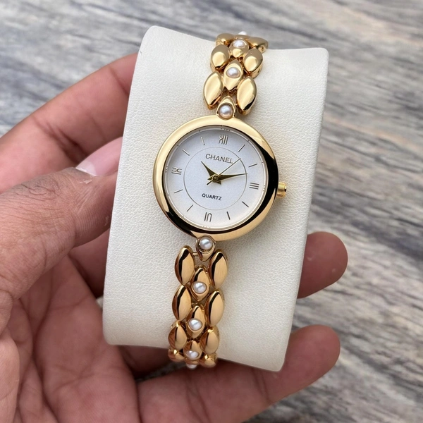 Premium Multicolor Chain Watch – Modern Style Meets Reliability