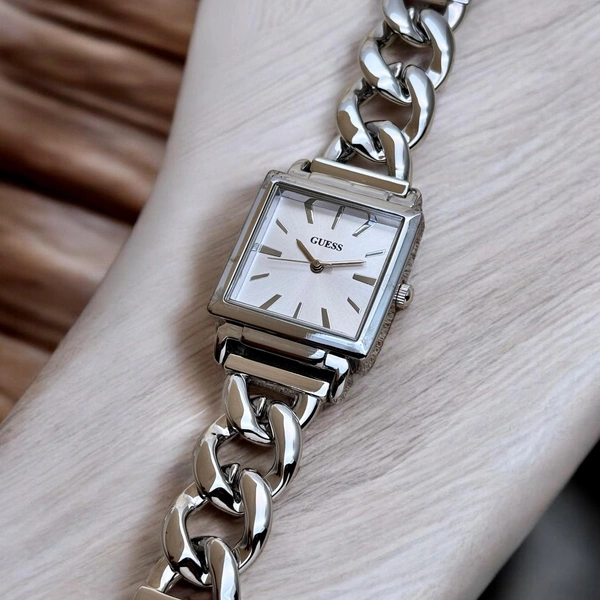 Elegant Multicolor Chain Watch with Quartz Precision