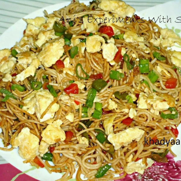 Chicken Egg Chowmin Half