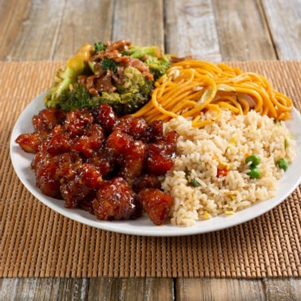 Paneer Chilli + Veg Noodles / Fried Rice - Veg Noodles