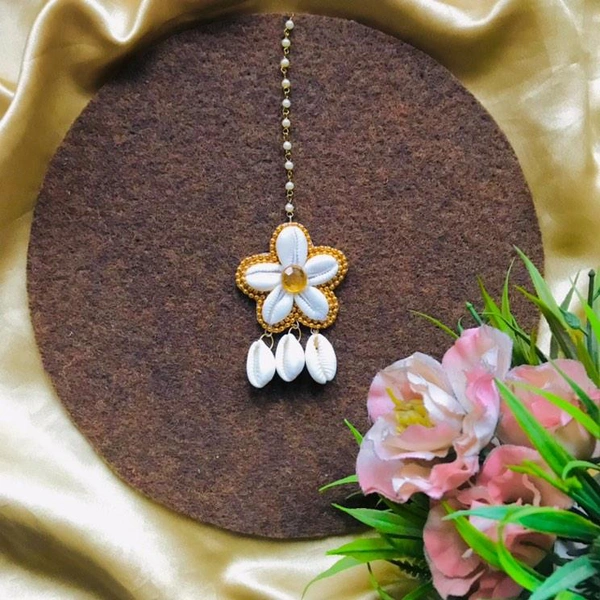 Shell Flower Maangtikka  - Gold