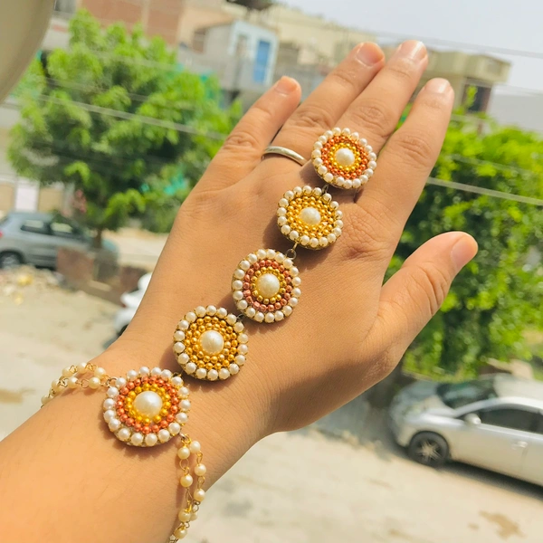 Maanika Hathphool  - Gold, Pair