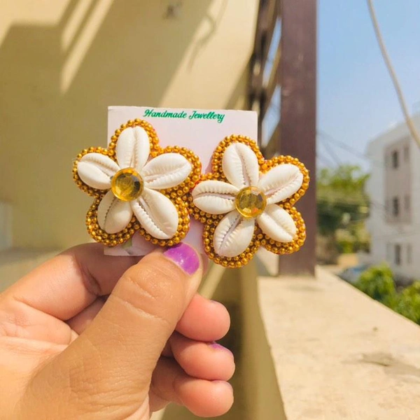 Mini Shell Flower  - Gold
