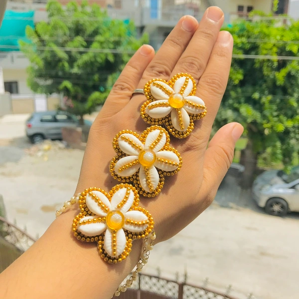 Royal Hathphool - Gold, Pair