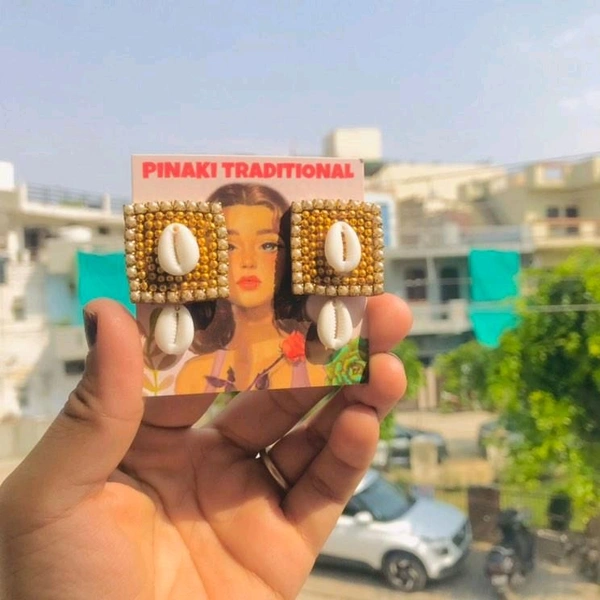 Shell Square Studs - Gold