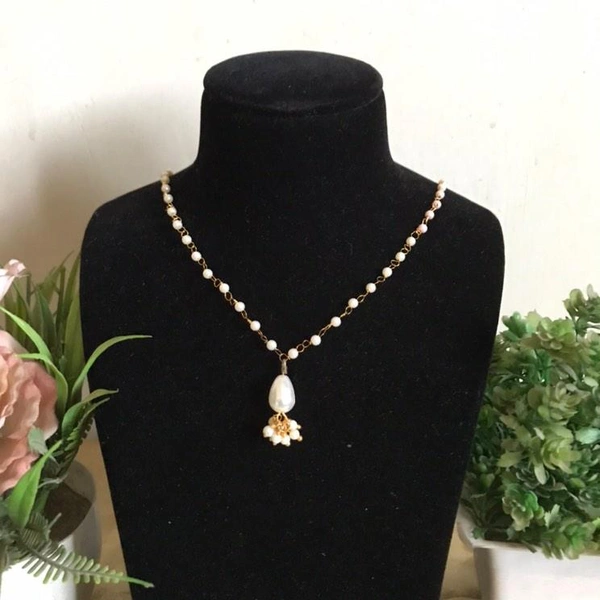 Single Pearl Pendant 