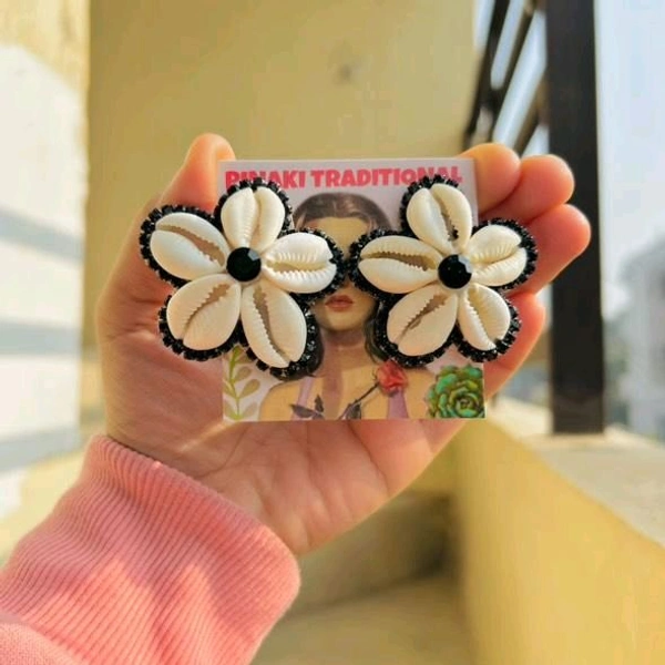Mini Shell Flower  - Black