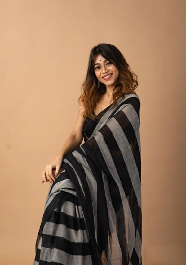 Handloom Self Contrast Strip Cotton Saree