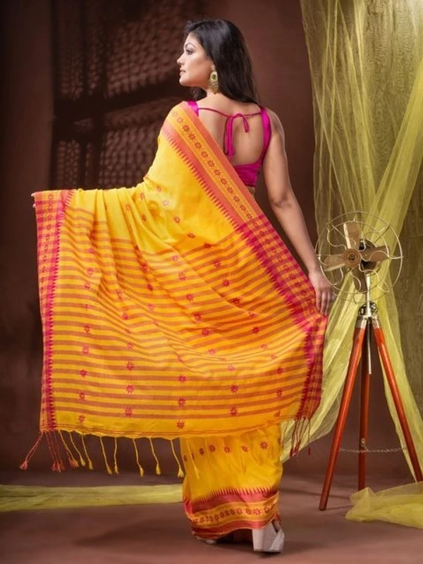 Handloom Floral Motive Border Saree - Ronchi