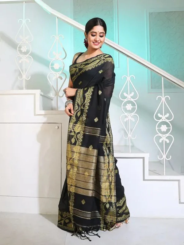 Handloom Jamdani Border Saree - Free, Black