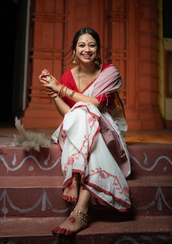 Handloom Cotton Jamdani - Free, White & Red