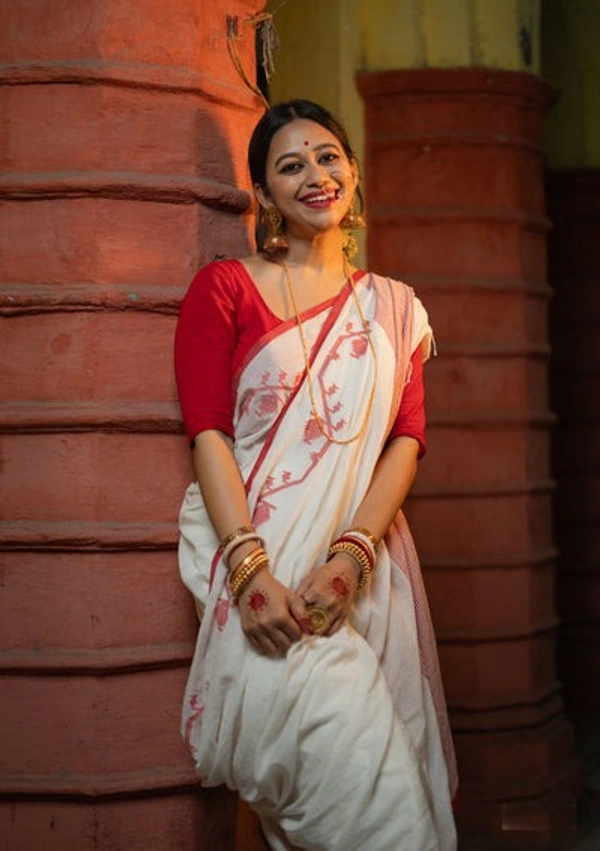 Handloom Cotton Jamdani - Free, White & Red