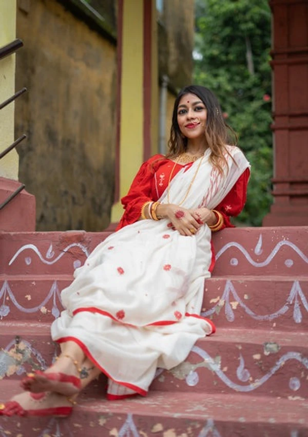 Handloom Floral Motive Saree - White & Red, Cotton, Cotton (CK)