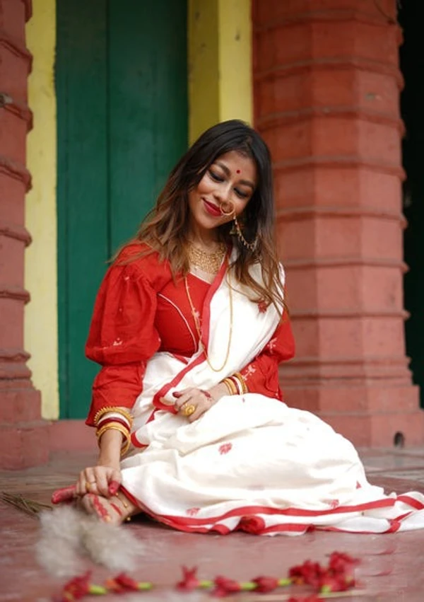 Handloom Floral Motive Saree - White & Red, Cotton, Cotton (CK)