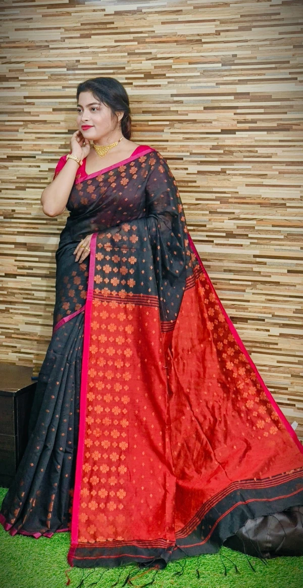 Handloom Floral Buta Cotton Silk Saree - Free, Black & Red