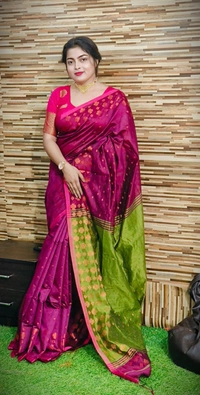 Handloom Floral Buta Cotton Silk Saree - Free, Magenta & Green