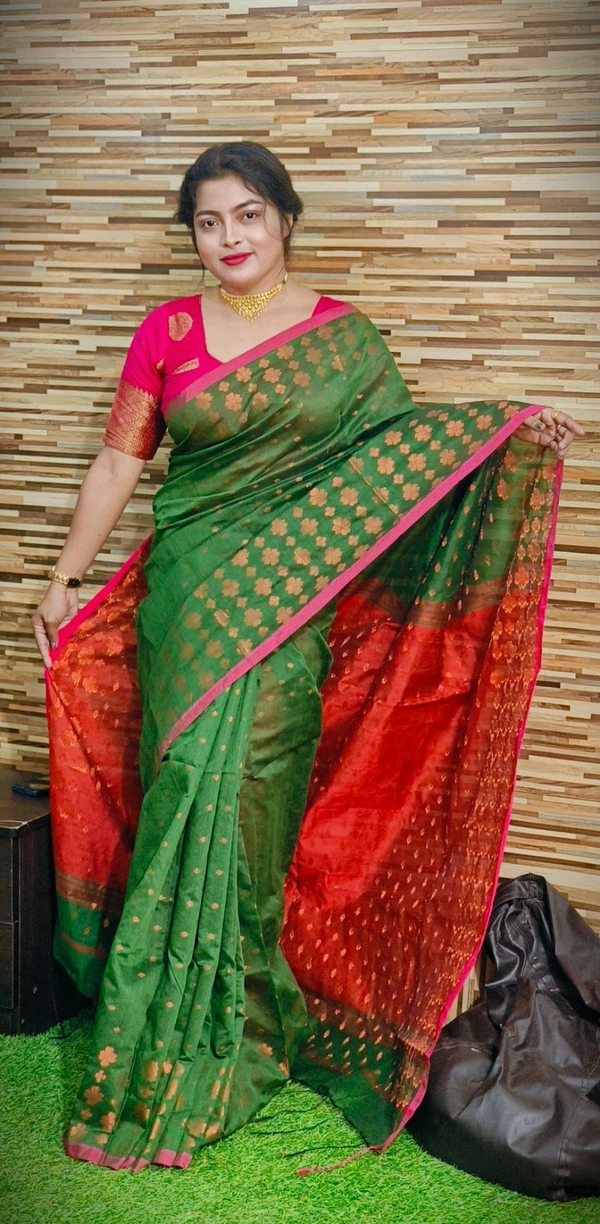 Handloom Floral Buta Cotton Silk Saree - Free, Green & Red