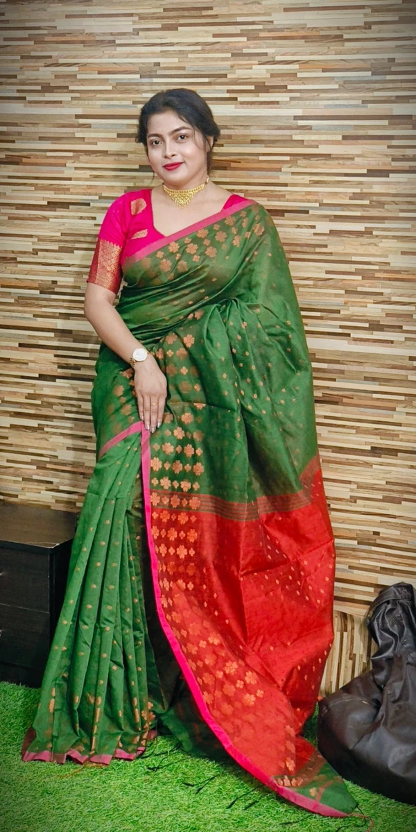 Handloom Floral Buta Cotton Silk Saree - Free, Green & Red
