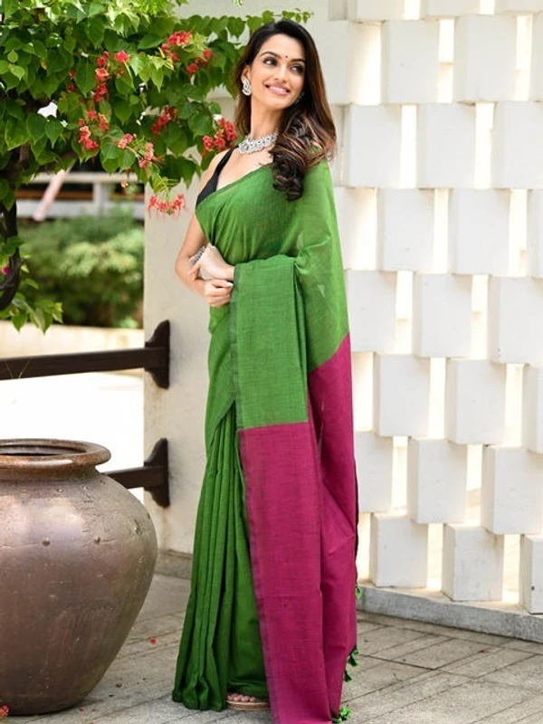 Handloom Mul Cotton Contrast Pallu Saree - Green