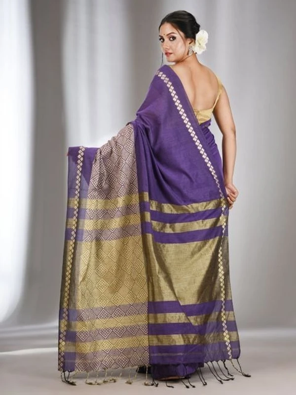 Handloom Contrast Woven Border Saree - Blue