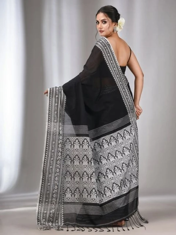 Handloom Ganga Jamuna Woven Border Saree - Black