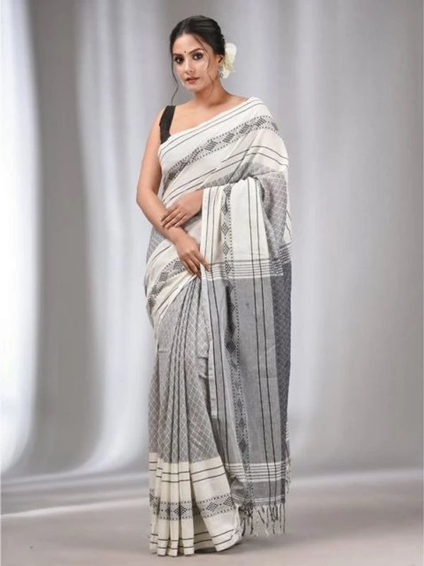 Handloom Ganga Jamuna Woven Border Saree - White