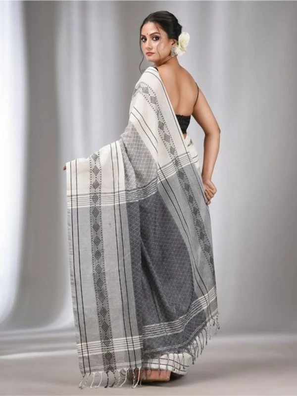 Handloom Ganga Jamuna Woven Border Saree - White