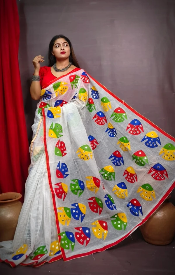 Handloom Artistic Fish Aplick Saree - White