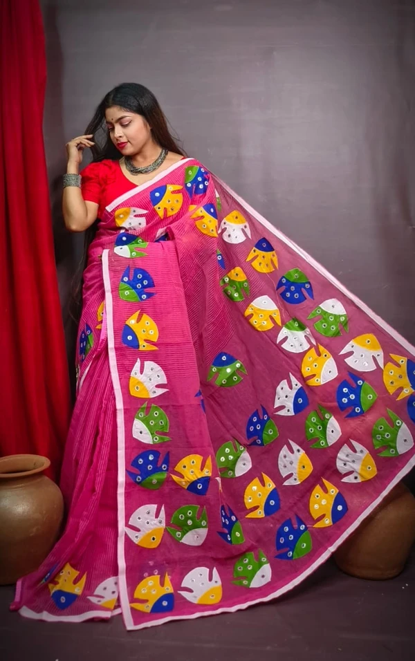 Handloom Artistic Fish Aplick Saree - Medium Red Violet