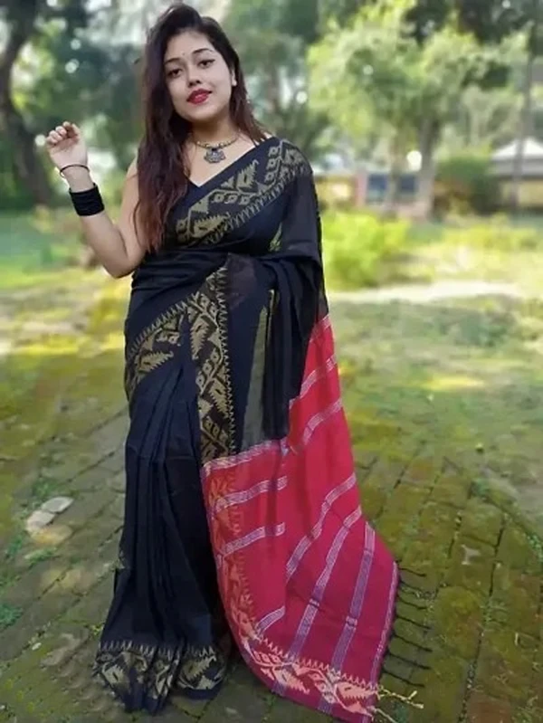 Handloom Jamdani Woven Zari Pallu Saree - Black & Maroon