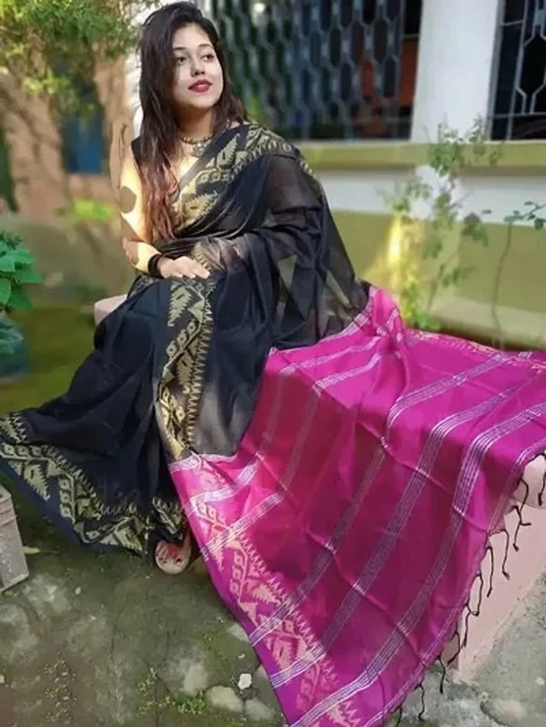 Handloom Jamdani Woven Zari Pallu Saree - Black & Magenta