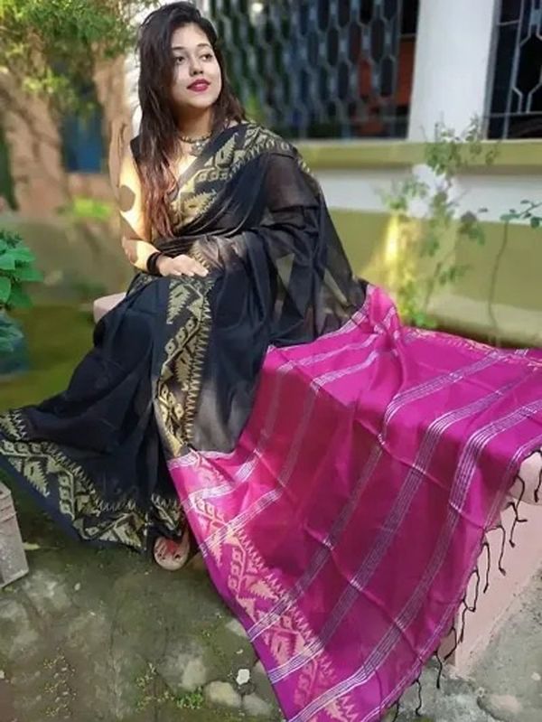 Handloom Jamdani Woven Zari Pallu Saree - Black & Magenta