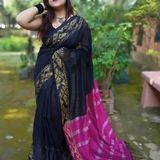 Handloom Jamdani Woven Zari Pallu Saree - Black & Magenta
