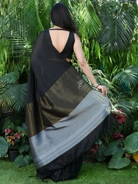 Handloom Solid Color 2D Pallu Saree - Black