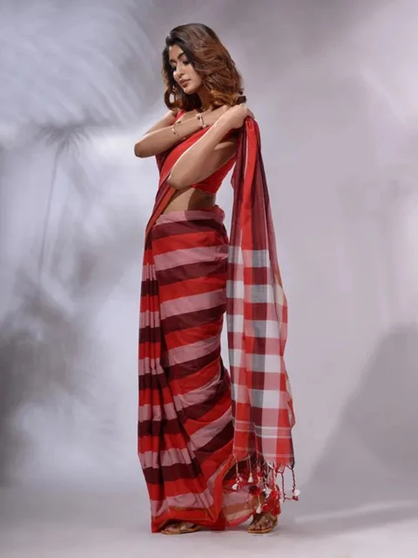 Handloom Contrast Colored Check Saree - Guardsman Red