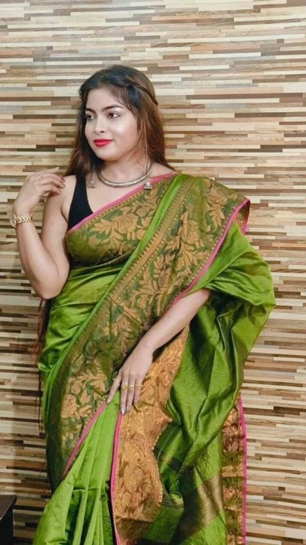 Kundu Handloom Copper Zari Woven Big Border Saree - Olive