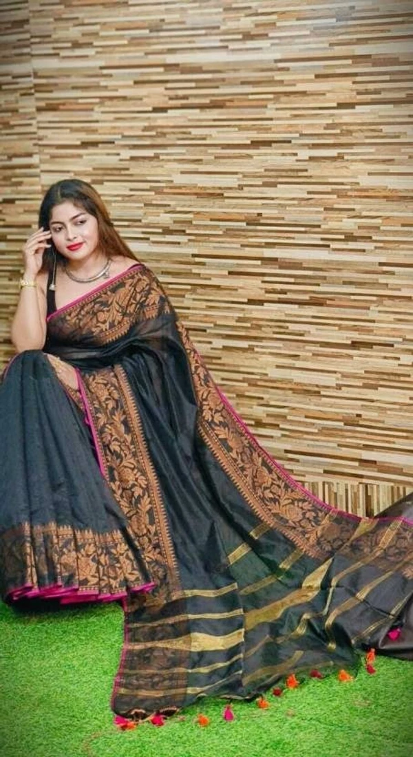 Kundu Handloom Copper Zari Woven Big Border Saree - Black