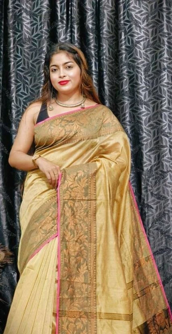 Kundu Handloom Copper Zari Woven Big Border Saree - Beige