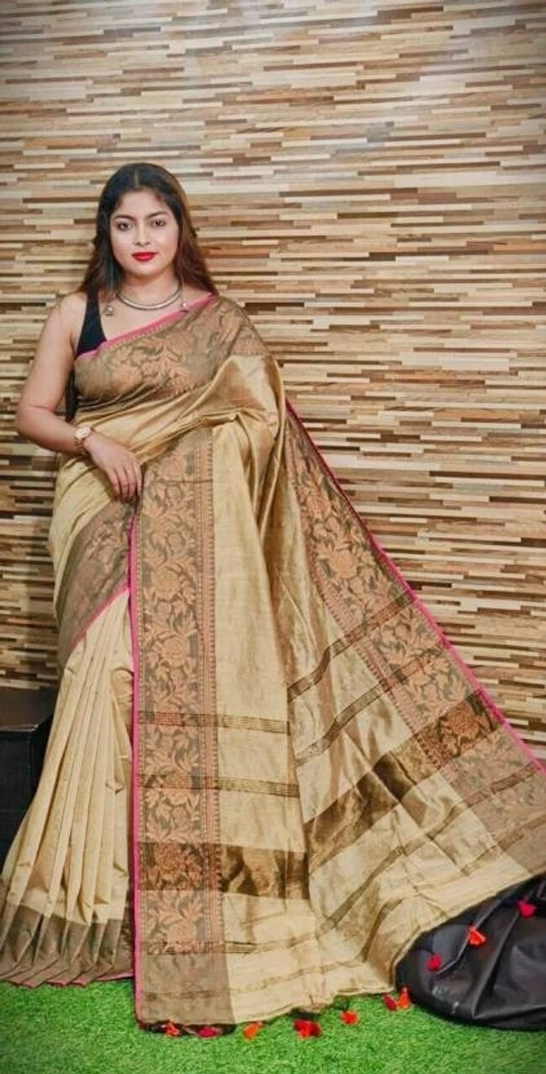 Kundu Handloom Copper Zari Woven Big Border Saree - Beige