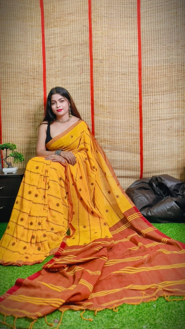 Handloom Woven Motive Saree - Gold