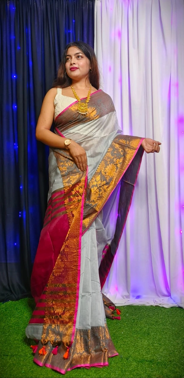 Raja Handloom Copper Zari Woven Border Saree - Silver