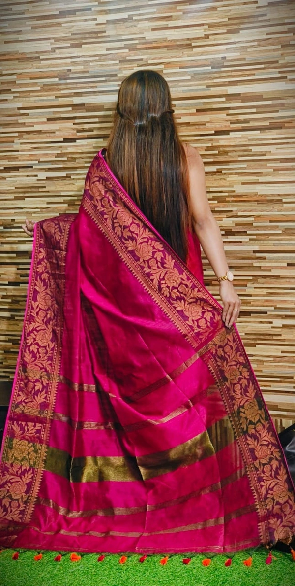 Raja Handloom Copper Zari Floral Woven Border Saree