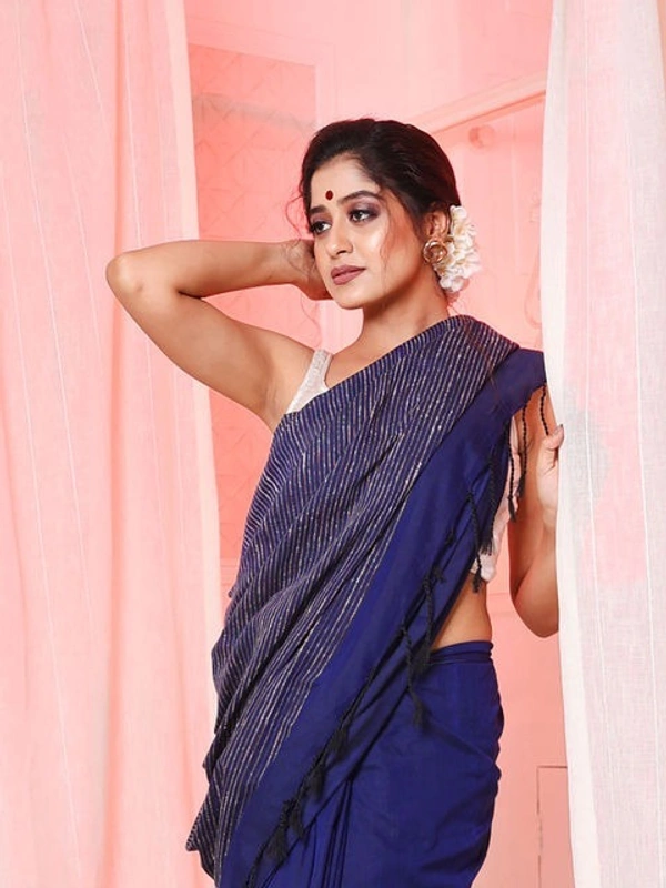 Handloom Solid Color Gichha Strips Pallu Saree - Navy Blue