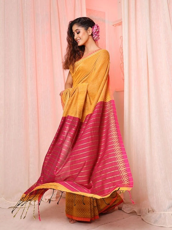 Handloom Silver Zigzag Border Saree - Gold