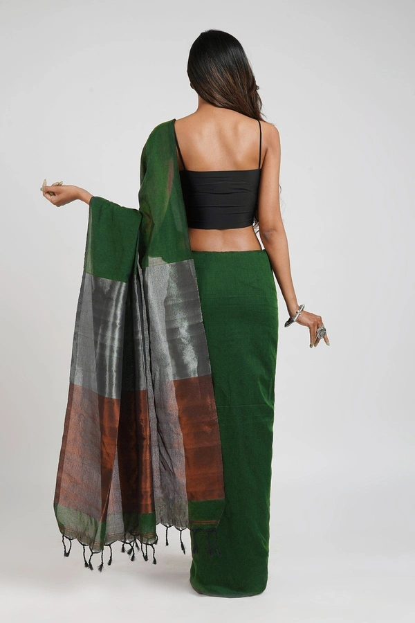Handloom Solid Color 2D Pallu Saree - Dark Green