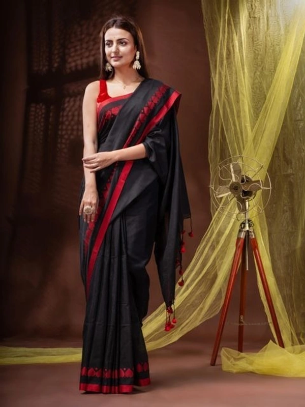 Handloom Heart Weaved Solid Border Saree - Black