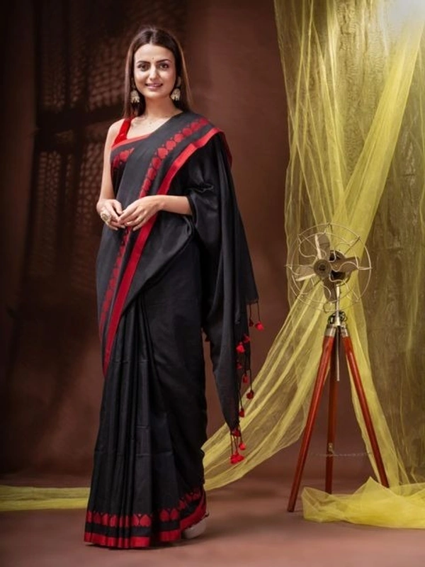 Handloom Heart Weaved Solid Border Saree - Black