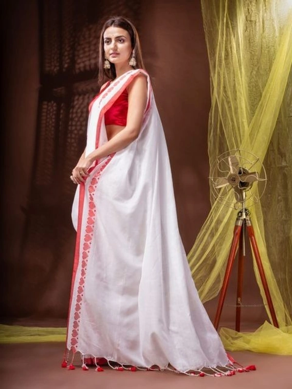 Handloom Heart Weaved Solid Border Saree - White