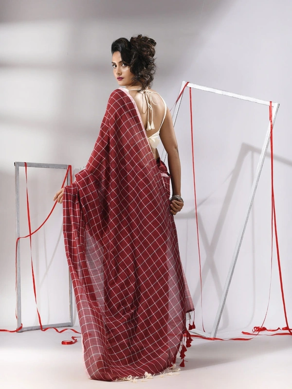 Handloom Cotton Checks Saree - Clairvoyant