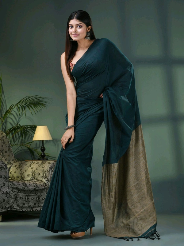 Handloom Solid Color Slab Gichha Pallu Saree - Dark Green